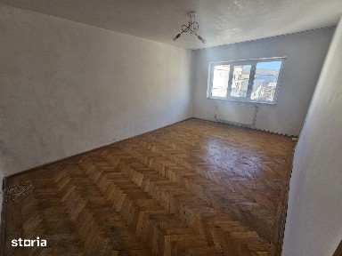 Apartament cu 2 camere de vânzare în Curtea de Argeș.