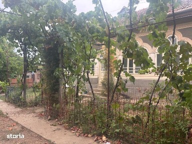 Casa recent renovata, 2023 mp teren, comuna Leu, RATE !