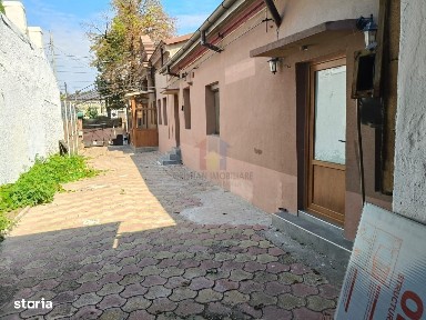 zona Gradinii Publice Casa pretabila pentru 2 familii 150mp utili cu 3