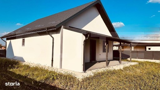 Casa plan parter de vanzare, cu 4 camere, 110 mp utili, zona Letcani