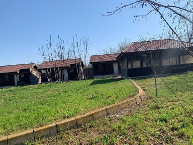 Case cu suprafata generoasa de teren in Delta Dunarii