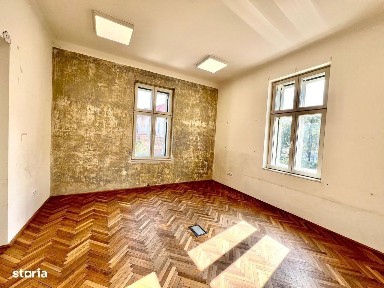 Vila de vanzare in zona centrala - Renovata complet