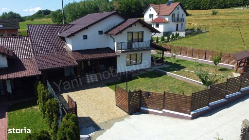 Casă de vânzare în Curtea de Argeș.