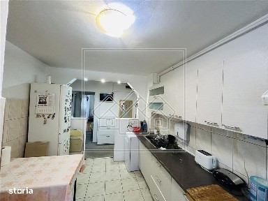 Ap decomandat, cu 4 camere, pivnita, balcon, etaj 3\/4 - Strand