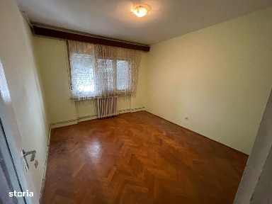 Apartament 4 camere + sufragerie zona Centrala