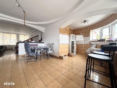 Casa spatioasa si bine compartimentata in Cantemir- locatie excelenta
