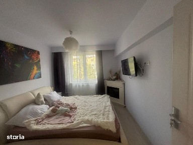 Vanzare - Cu garaj sub bloc, 3 camere, etaj 2, partial mobilat