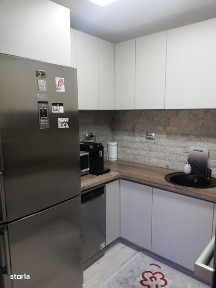 Închiriez apartament 3 camere