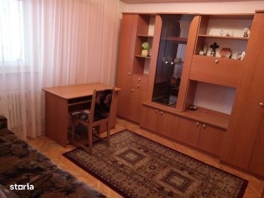 Inchiriez apartament 3 camere mobilat si utilat zona Decebal-Scala