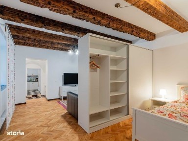 Apartament istoric de inchiriat la casa ultracentral Piata Sfatului