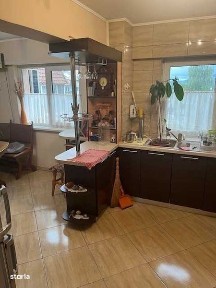 Apartament cu 3 camere, incalzire prin pardoseala, central.