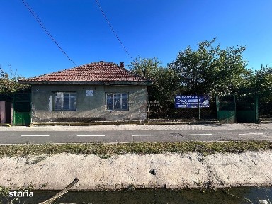 Bocsa Romana, 2 Corpuri de cladire cu Teren de 555 mp. si garaj, la so