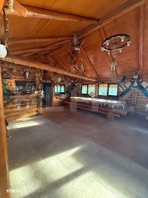 Cabana din lemn rotund, 2 camere, 140 mp, teren 2800 mp, Paltinoasa