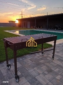 Terasa, piscina, loc pentru petreceri private /aniversari /evenimente