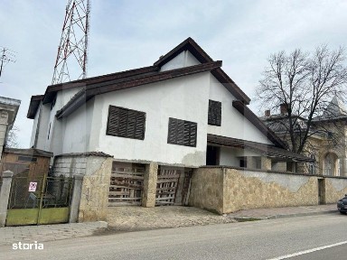 Casa spatioasa cu potential imens - in inima orasului!