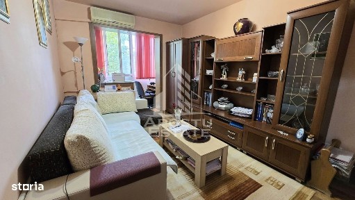 Apartament cu 3 camere, etaj intermediar, zona Dacia
