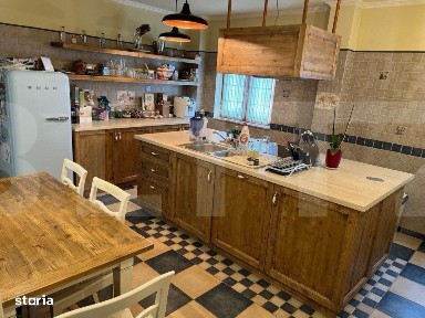 Apartament de 6 camere, 240mp, 2 parcari subterane, zona Lidl