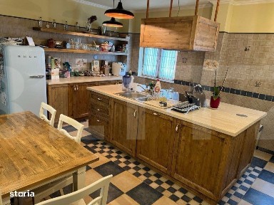 Apartament de 6 camere, 240mp, 2 parcari subterane, zona Lidl