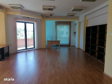 Bd. Mamaia, spatiu 70 mp., cladire de birouri