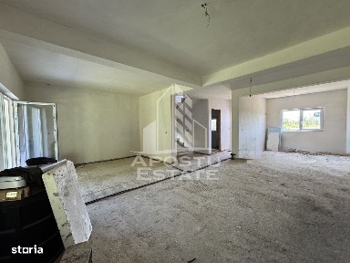 Duplex cu 4 camere si dressing, la alb Calea Urseni la asfalt