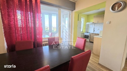 Apartament cu 4 camere si 2 bai, bloc cu lift, zona Circumvalatiunii