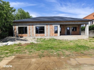 Casa de vanzare la rosu in Baicoi