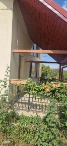 Casa P+M Bascov stradal