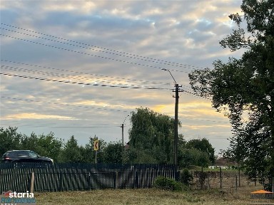Casa in Paulis-Baratca la Parter cu deal in spate