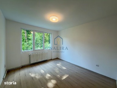 Apartament cu 3 camere et 1 + garaj