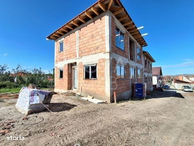 Casa tip duplex, la alb - Sura Mica - COMISION 0