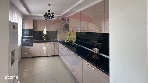 De închiriat casă modernă cu 4 camere, în Sântandrei