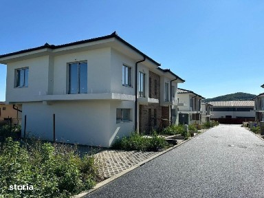 Duplex 100 mp utili, teren 200mp, ansamblu privat, Floresti