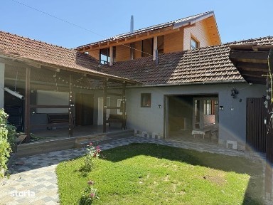 Casa cu cabana in curte 350 MP
