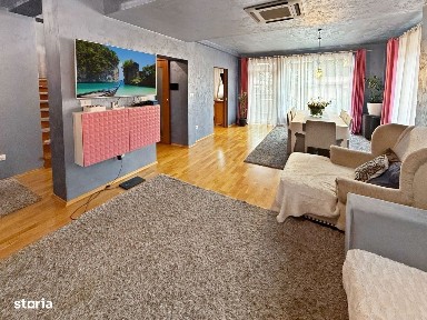 Două case separate, utilizare mixtă- rezidențial & comercial.