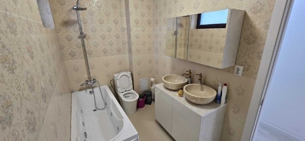 Casă De Închiriat - Ideală Pentru Locuință Sau Afaceri