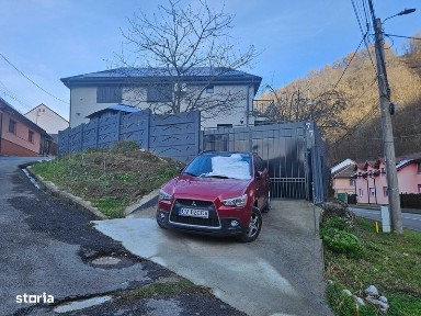 Vand casa/vila cu etaj Resita