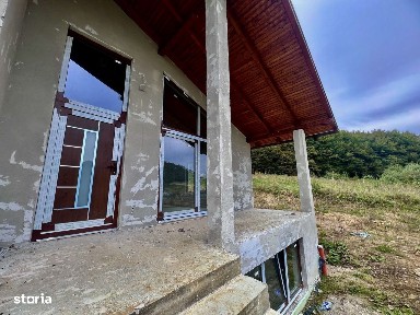 Casa Dealul Jelnei la Lizera de Padure !