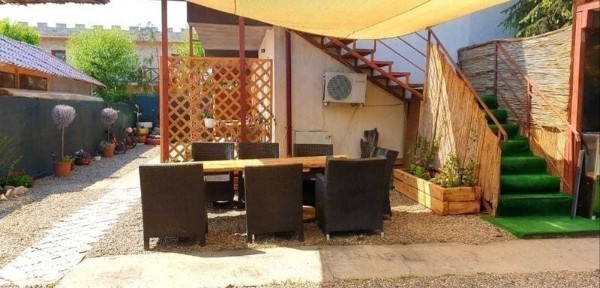 pensiune 8 camere cu bai proprii + Apartament + 2000mp Mamaia Nord