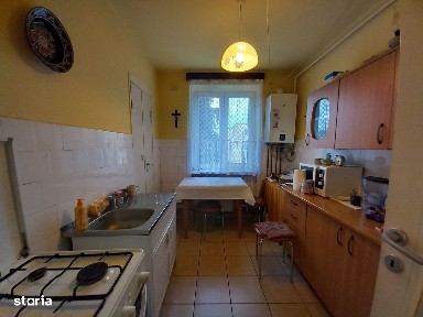 Bd. Unirii - Mc Donald s, apartament 3 camere, decomandat, etajul 2!