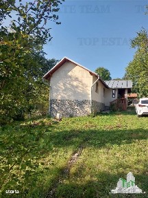 Valea PrahoveiComarnic Casa 3 camere pivnita curte 550mp potential t