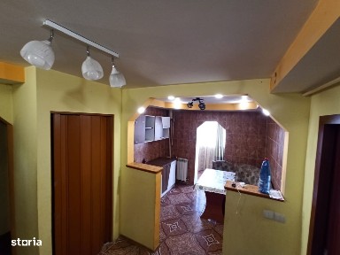 Apartament 2 camere zona Donici, etaj 4 cu sarpanta,semimobilat