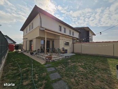 Vila duplex-mobilata si utilata - 5 camere - 2 bai- str asfaltata-5 mi