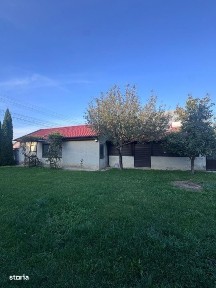 Casa individuala cu garaj si foisor, centru- Horodnic de Sus