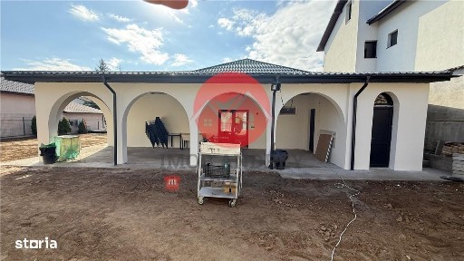 Casa spatioasa cu 3 camere si curte mare, în zona centrala