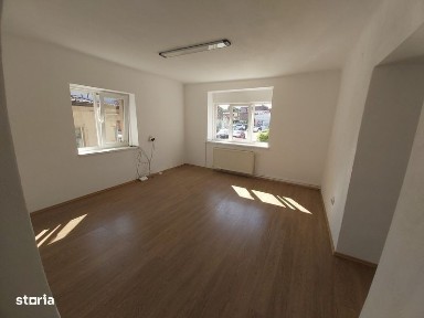 Inchiriez spatiu la casă