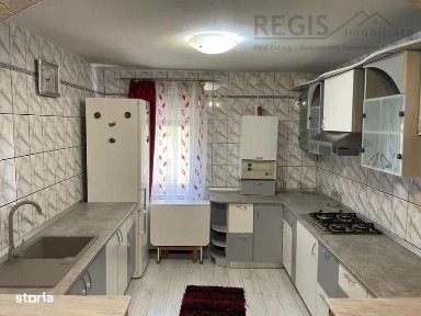 Apartament cu 3 camere, cartier Noua
