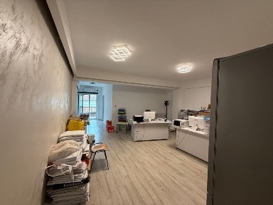 Inchiriez apartament cu 3 camere pt birou in bloc nou