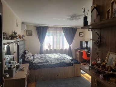 Vand /schimb cu Ap/Auto Vilă P+1 230 mp utili+ anexa 70mp/30mp crama