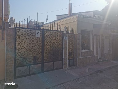 Inchiriez casa la curte