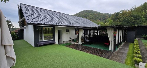 Casă renovată potrivită pentru casă de vacanță sau locuință permanentă